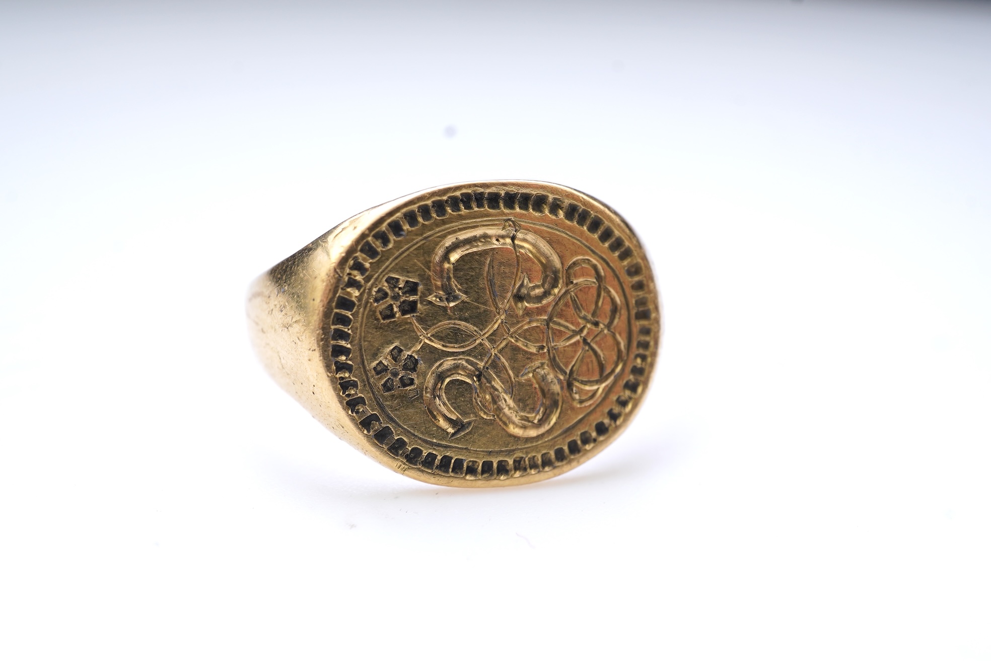 A rare Elizabethan gold signet ring, England, late 16th century